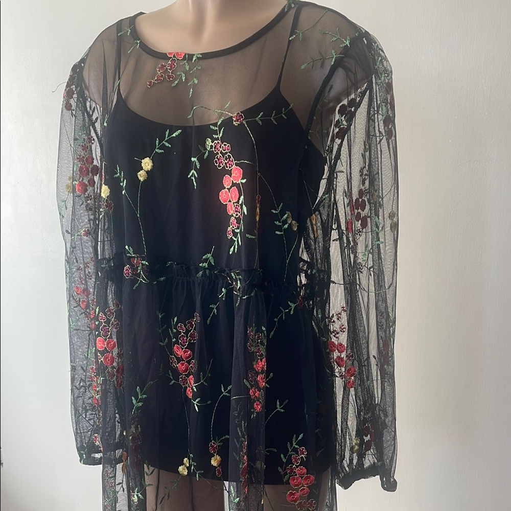 SUZANNE BETRO  2X “ Sheer Black Floral, Long Sleeve Embroidered  Women Dress